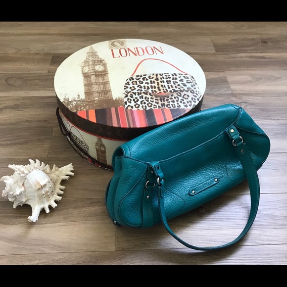 Cole Haan Handbags - Cole Haan Pebbled Leather purse